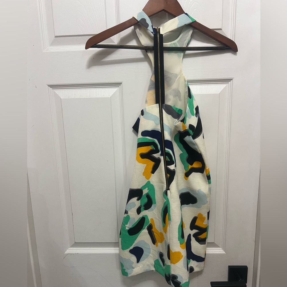 re:named Backless Dress with Bold Print - Picture 2 of 5